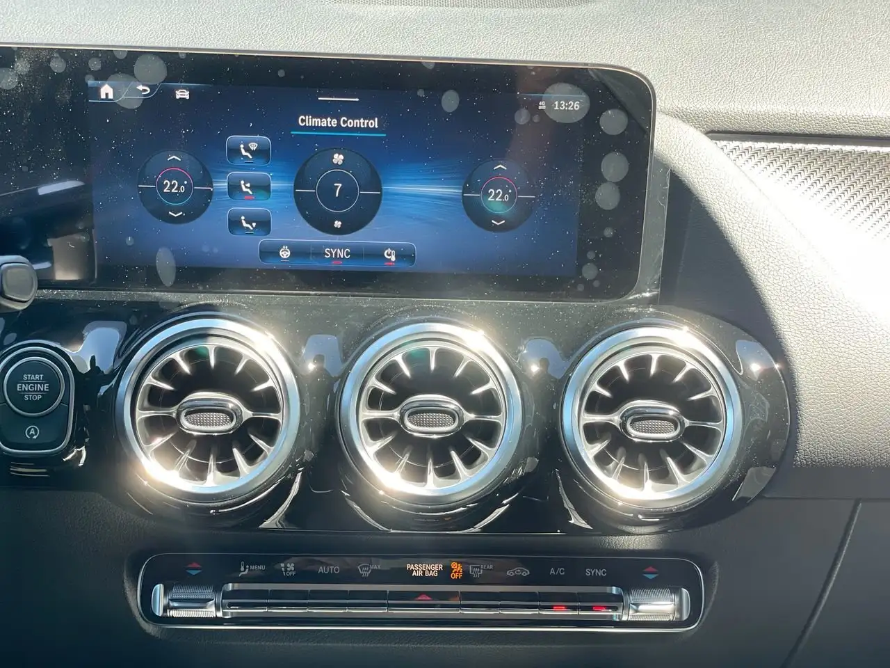 Mercedes-Benz GLA снимка Mercedes-Benz GLA