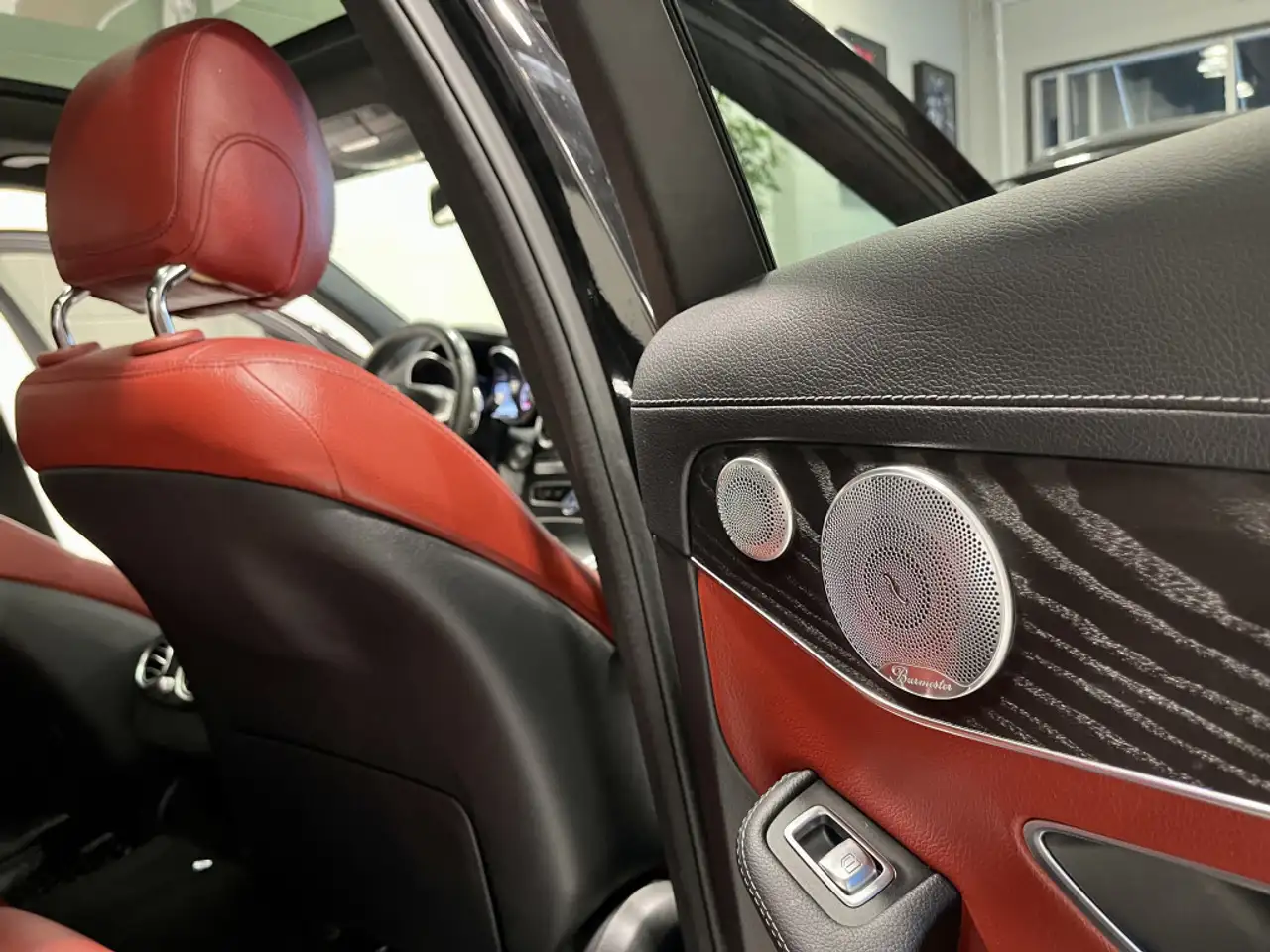 Mercedes-Benz C-Class снимка Mercedes-Benz C-Class