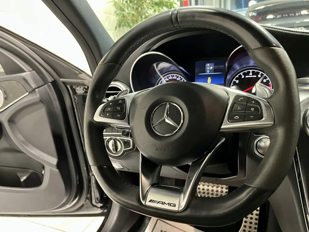 Mercedes-Benz C-Class снимка Mercedes-Benz C-Class