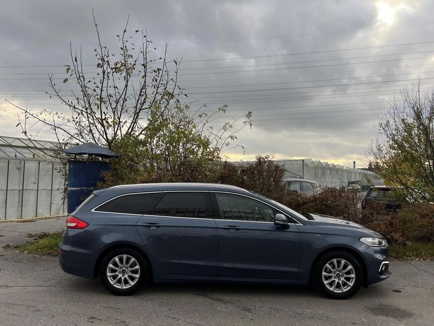 Ford Mondeo 2,0 Diesel Aut. RKamera Navi AHK CarPlay SR+WR Blau - 2