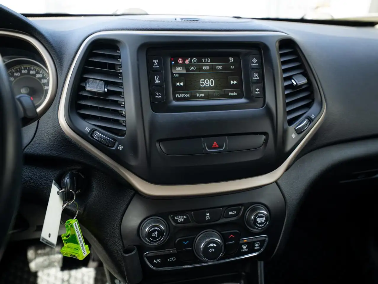 Jeep Cherokee снимка Jeep Cherokee
