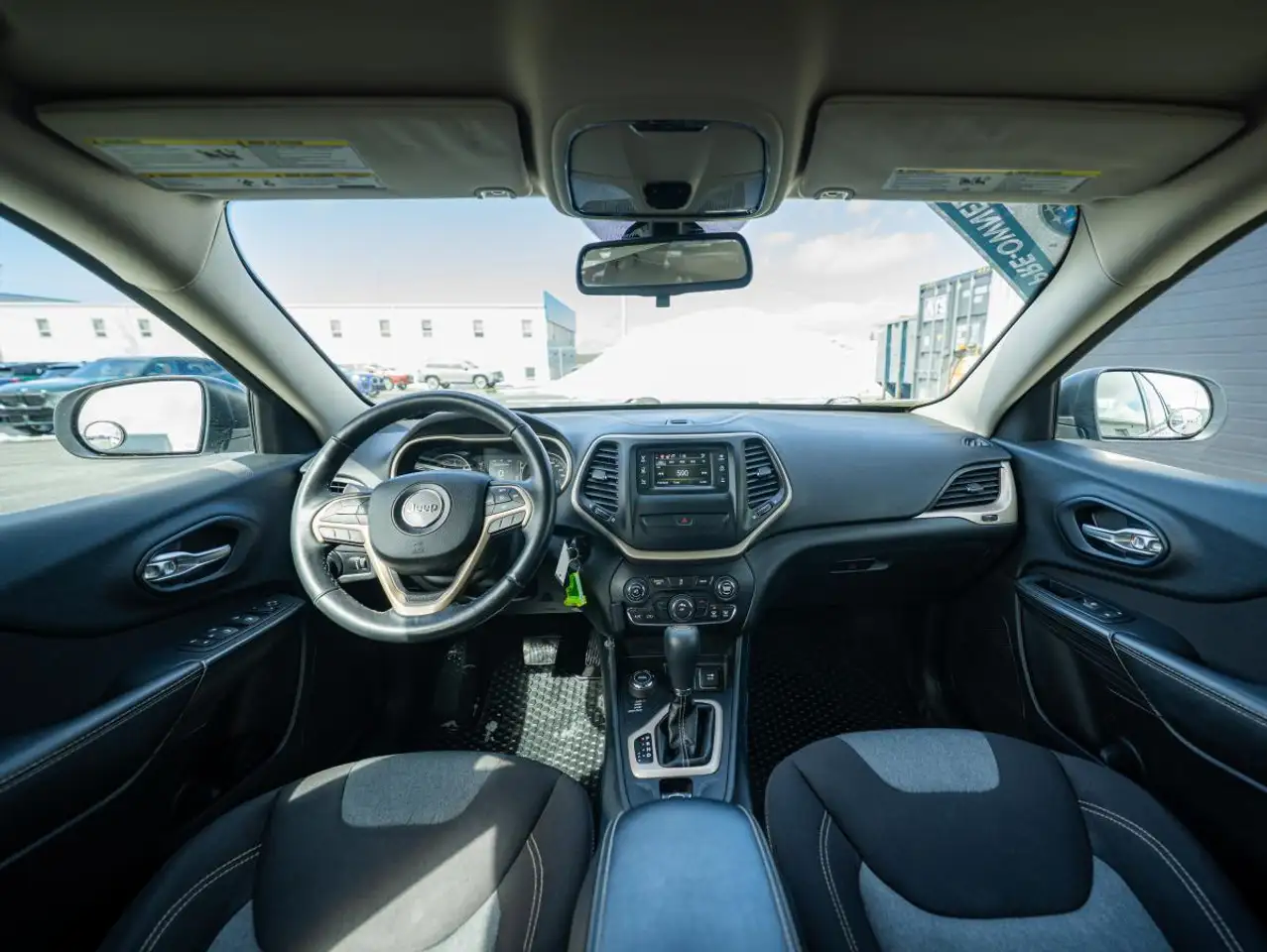 Jeep Cherokee снимка Jeep Cherokee