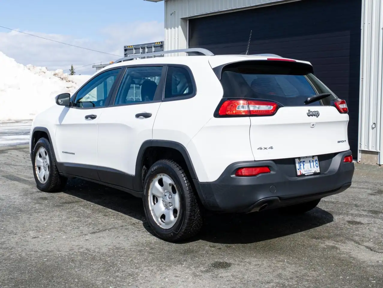Jeep Cherokee снимка Jeep Cherokee