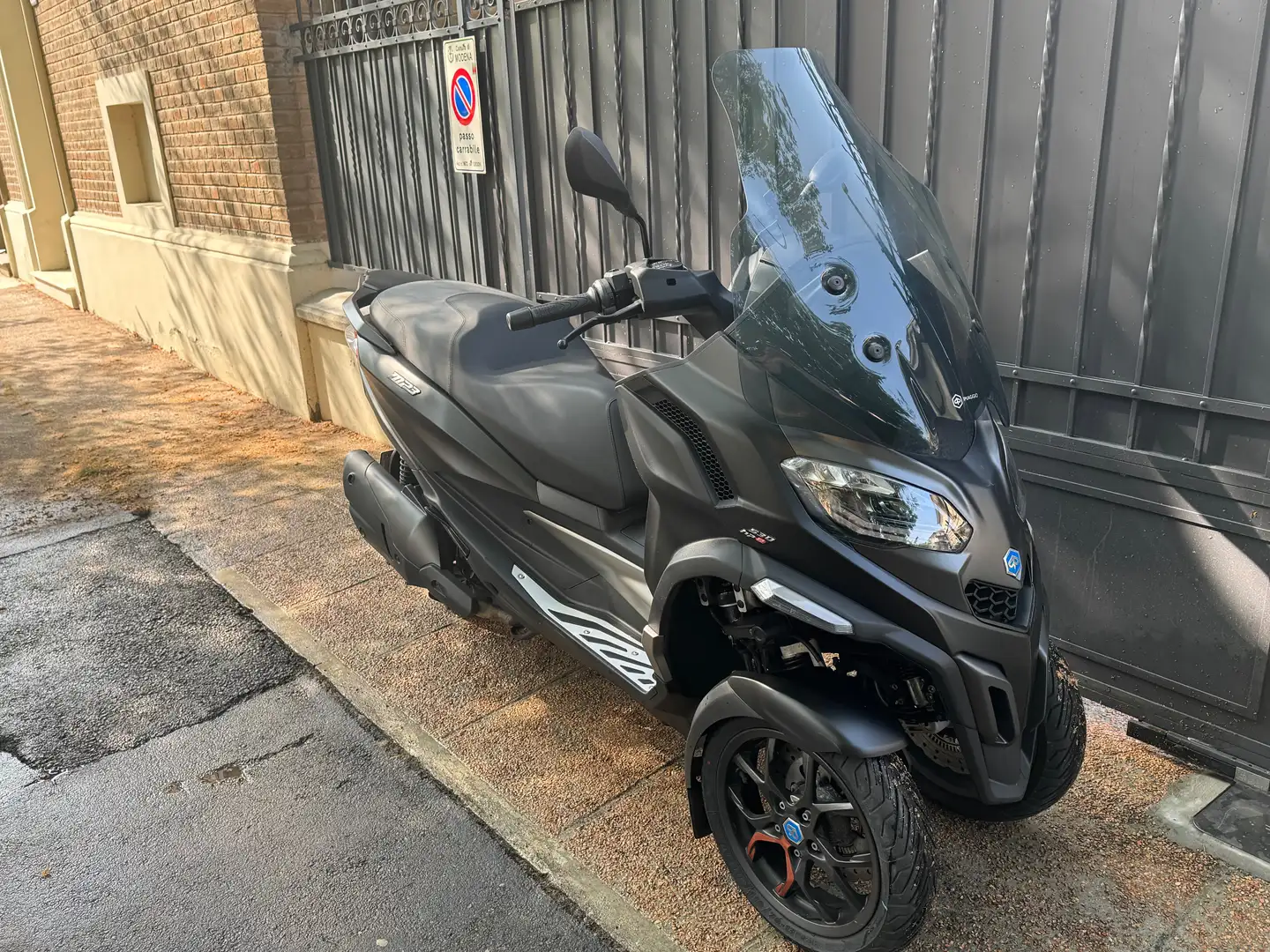 Piaggio MP3 530 EXLUSIVE NERO OPACO E5 ABS Nero - 1