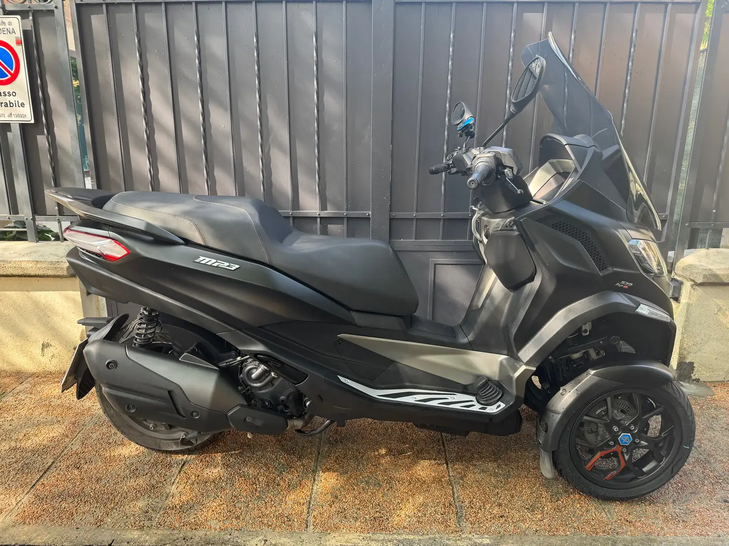 Piaggio MP3 530 EXLUSIVE NERO OPACO E5 ABS Nero - 2