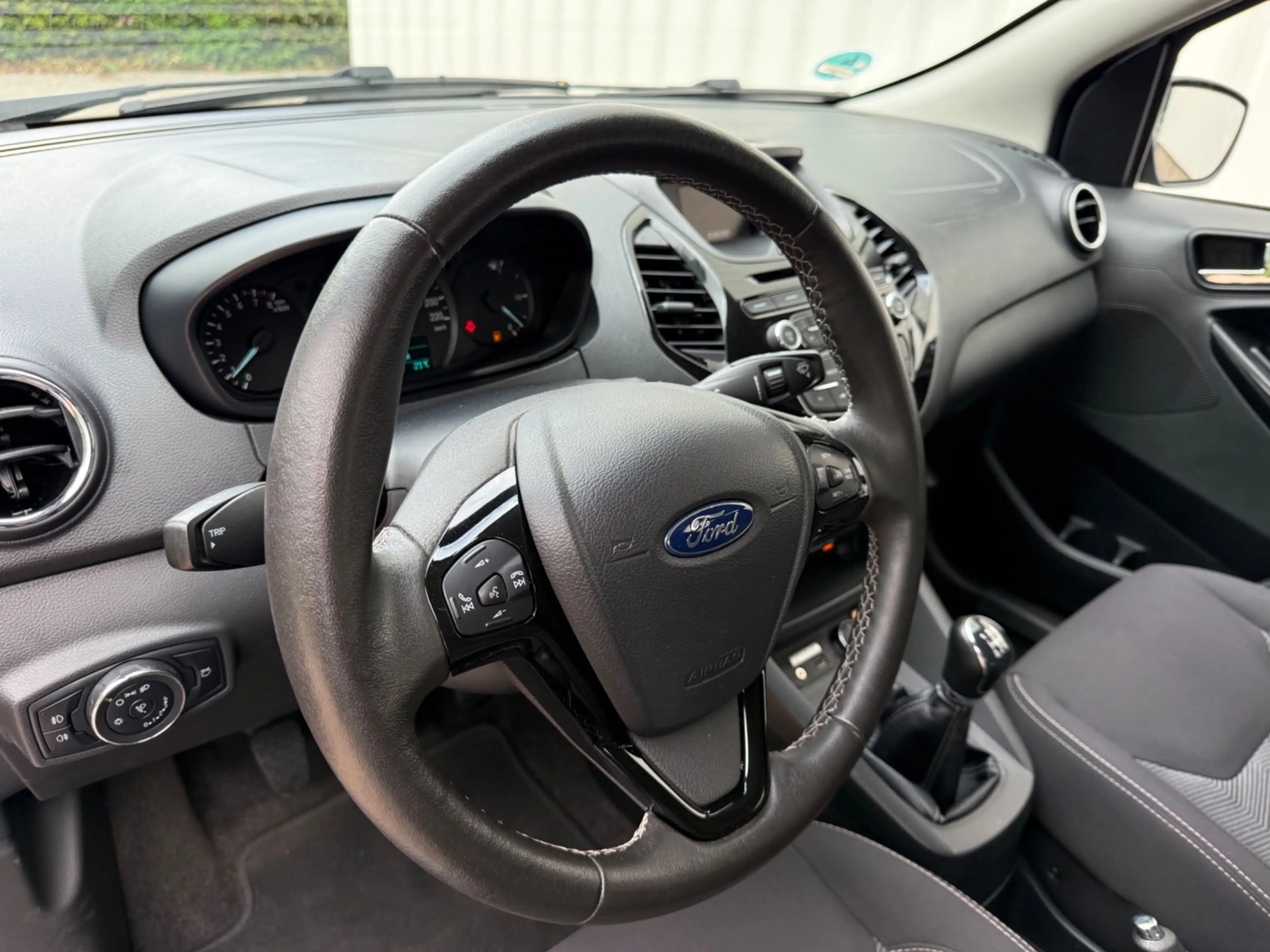 Ford Ka/Ka+ 1.2 Trend Ultimate, Airco, PDC, Bluetooth, Dealer — photo 32