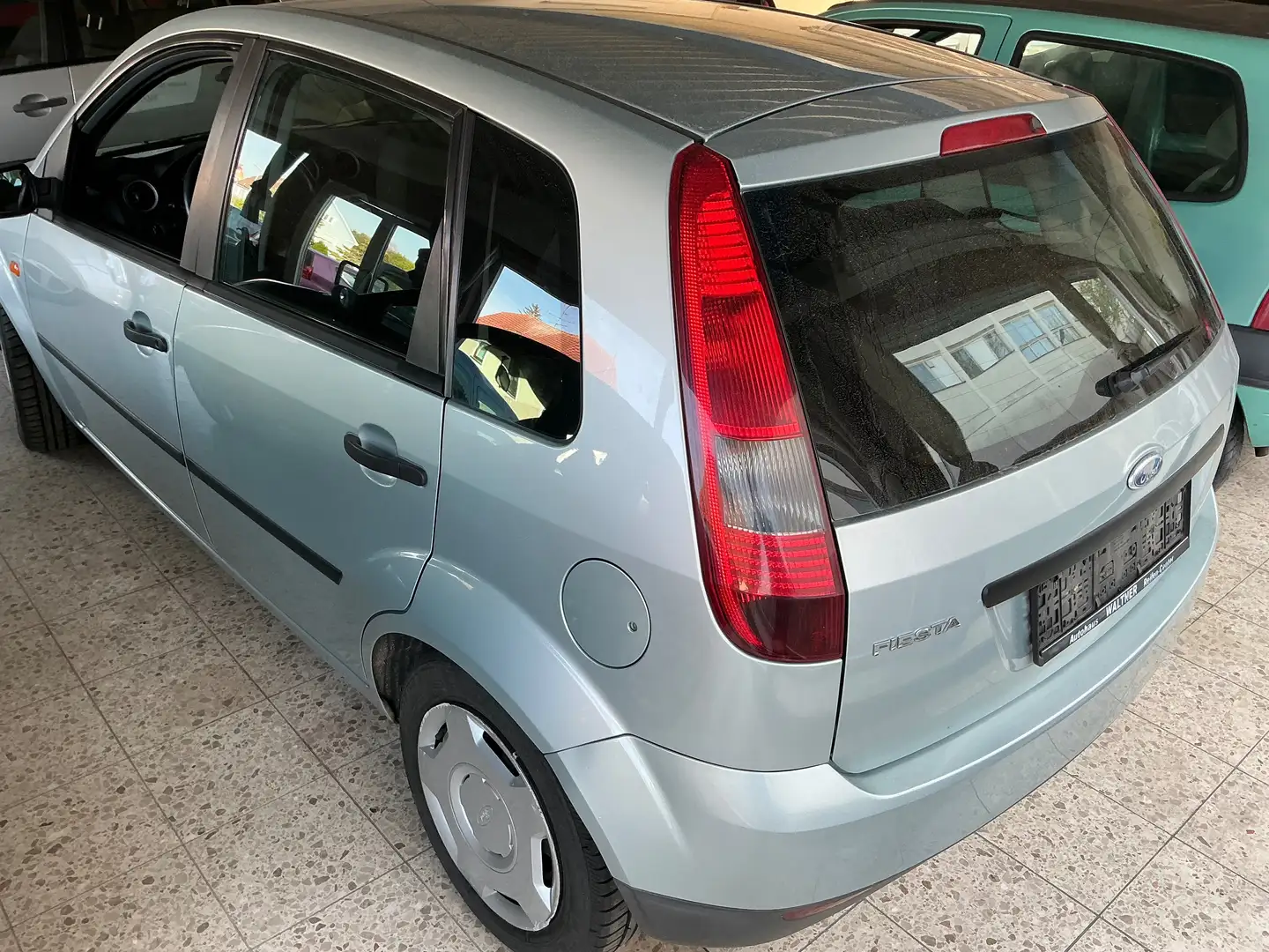 Ford Fiesta 1.3 Silber - 1