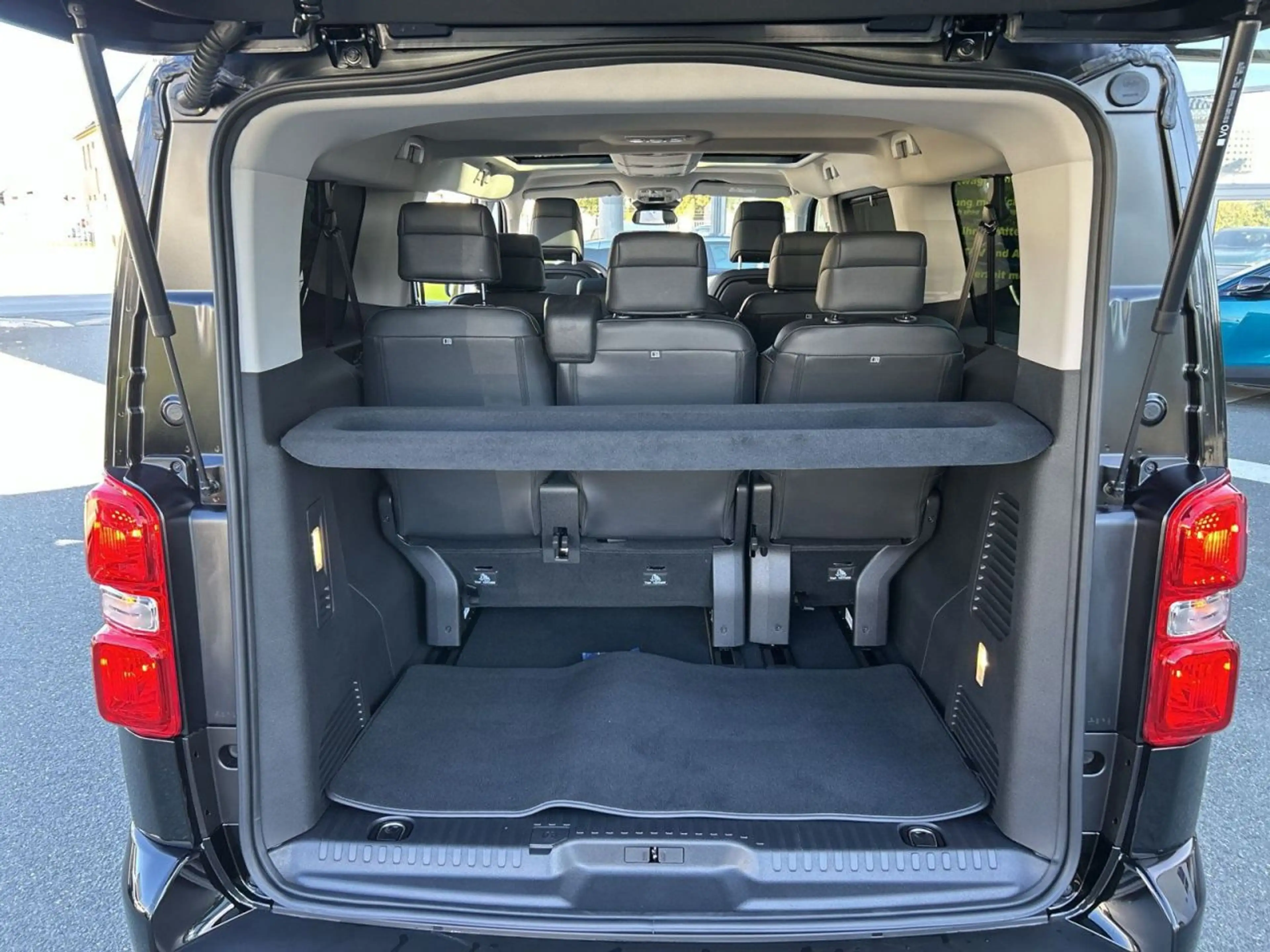 Peugeot Traveller Allure L3 — photo 8