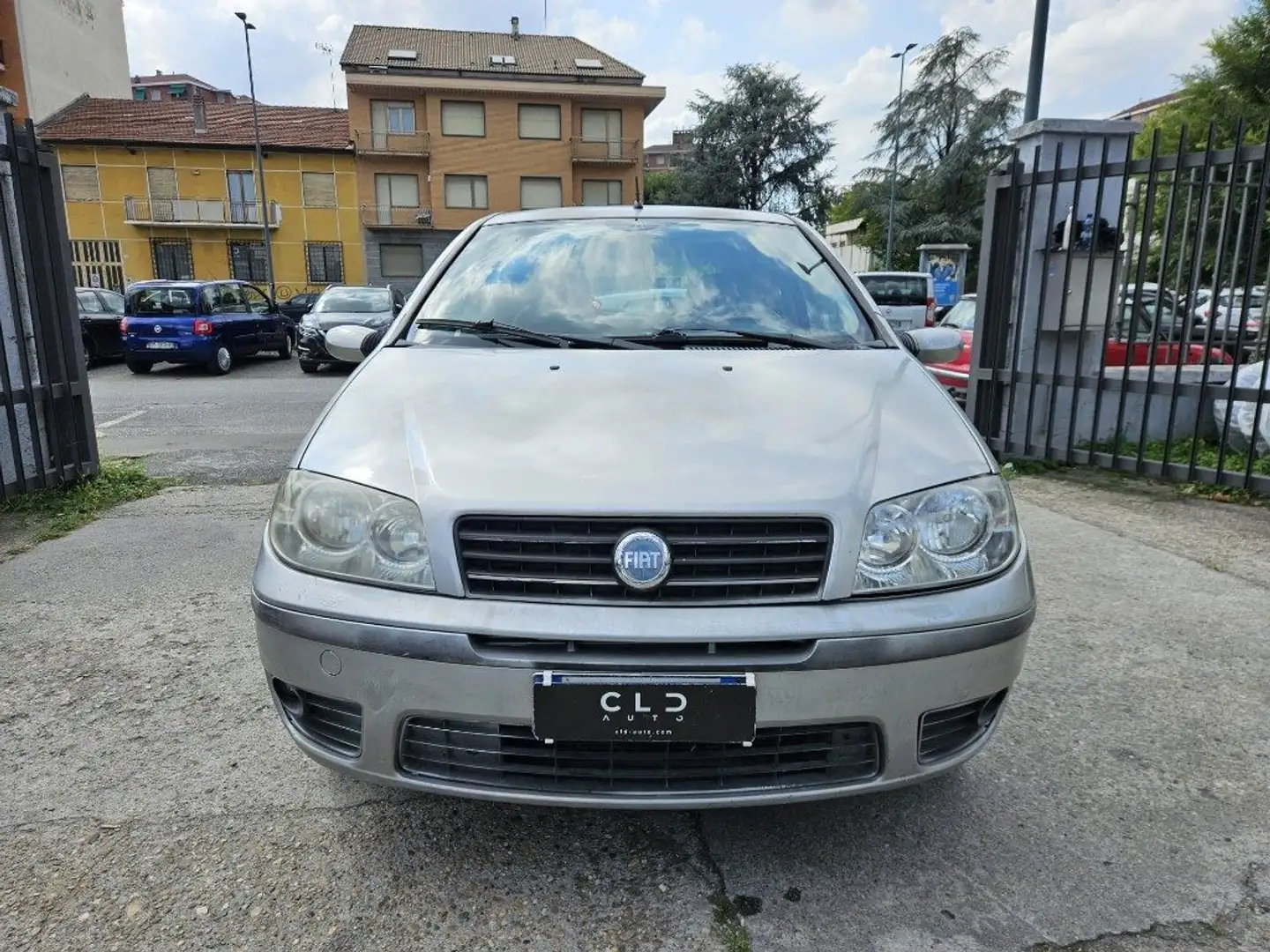 Fiat Punto 1.2i cat 5 porte Grigio - 2
