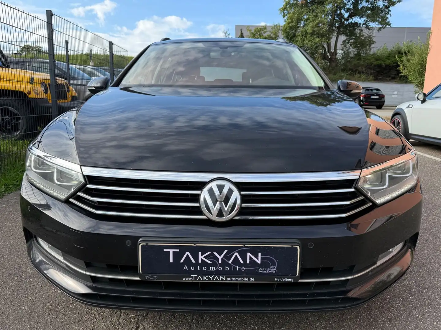 Volkswagen Passat Variant Comfortline / 2.Hand / PANO / LED Schwarz - 2