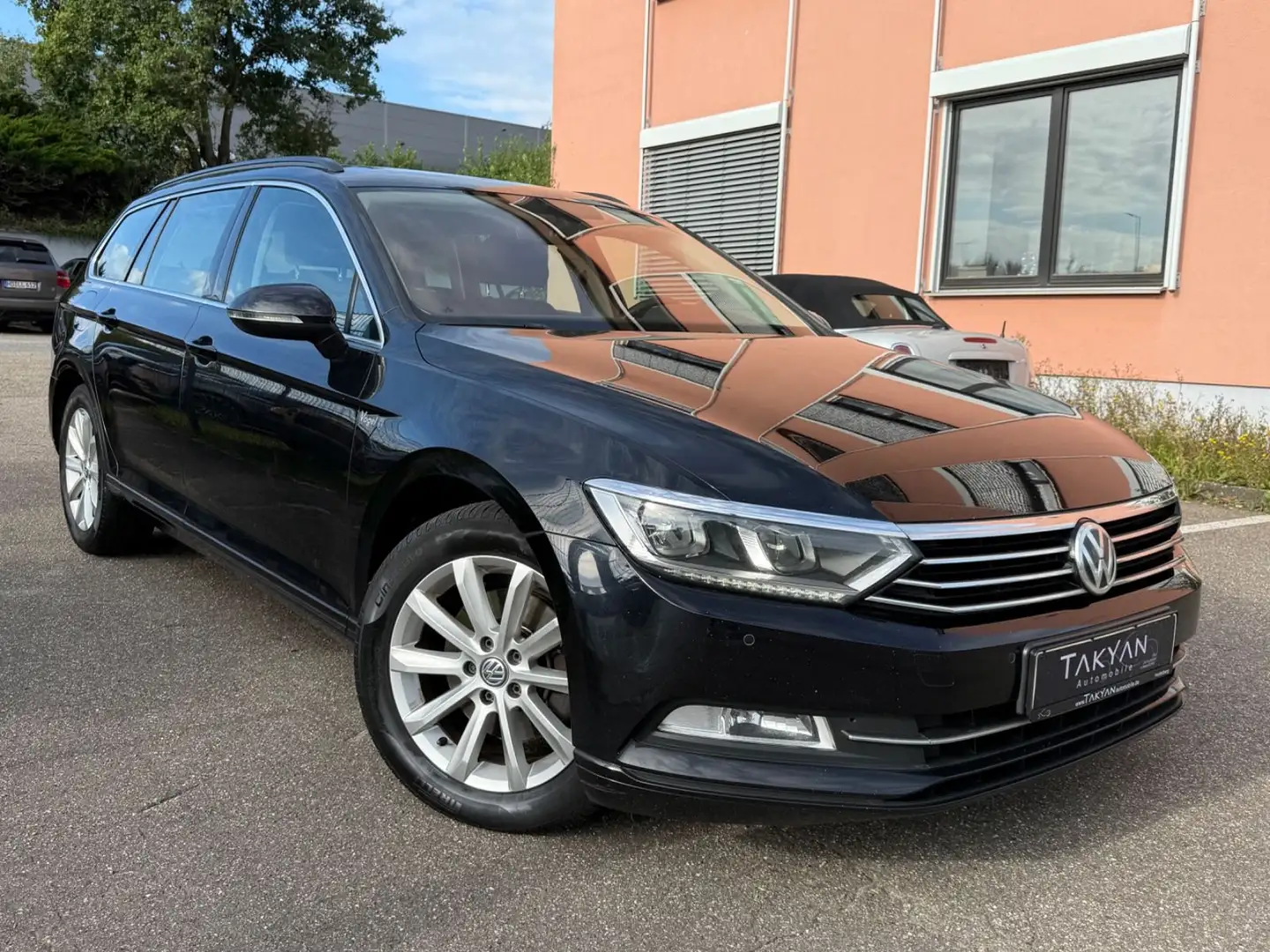 Volkswagen Passat Variant Comfortline / 2.Hand / PANO / LED Schwarz - 1