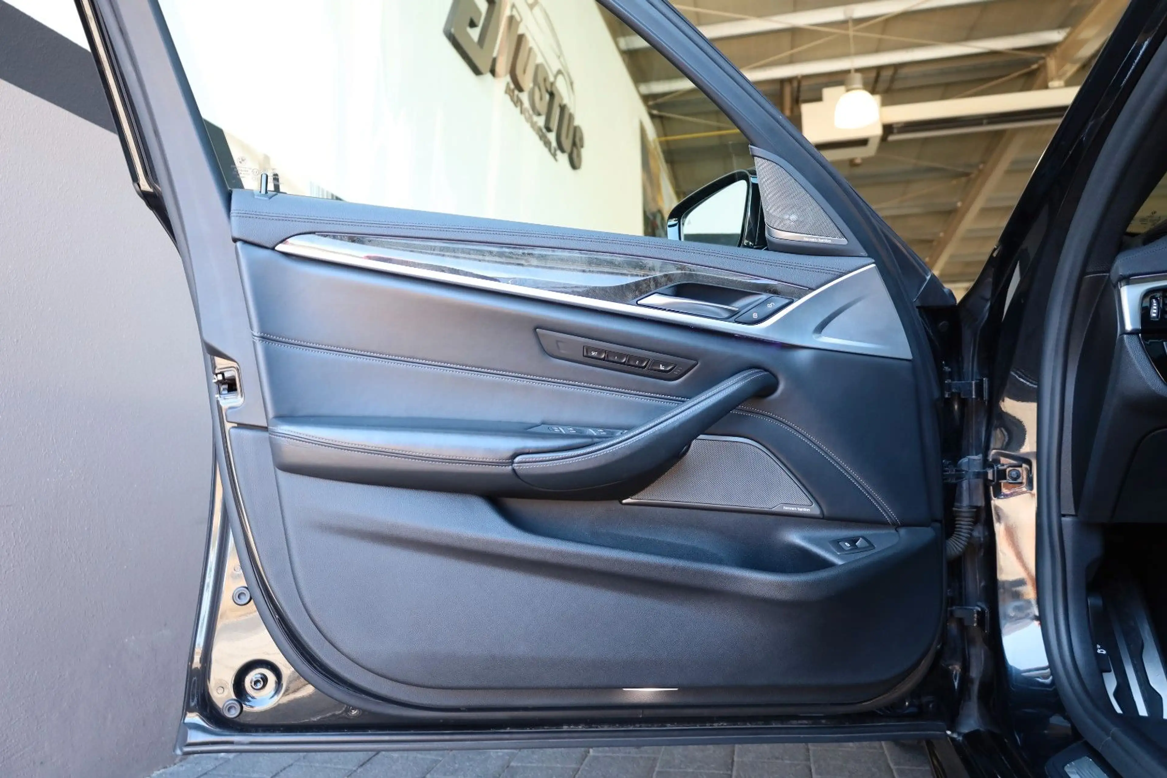 BMW 550 i xDrive/360*/HK/MASSAGE/APPLE/ACC/4xSHZ/R20 — photo 9