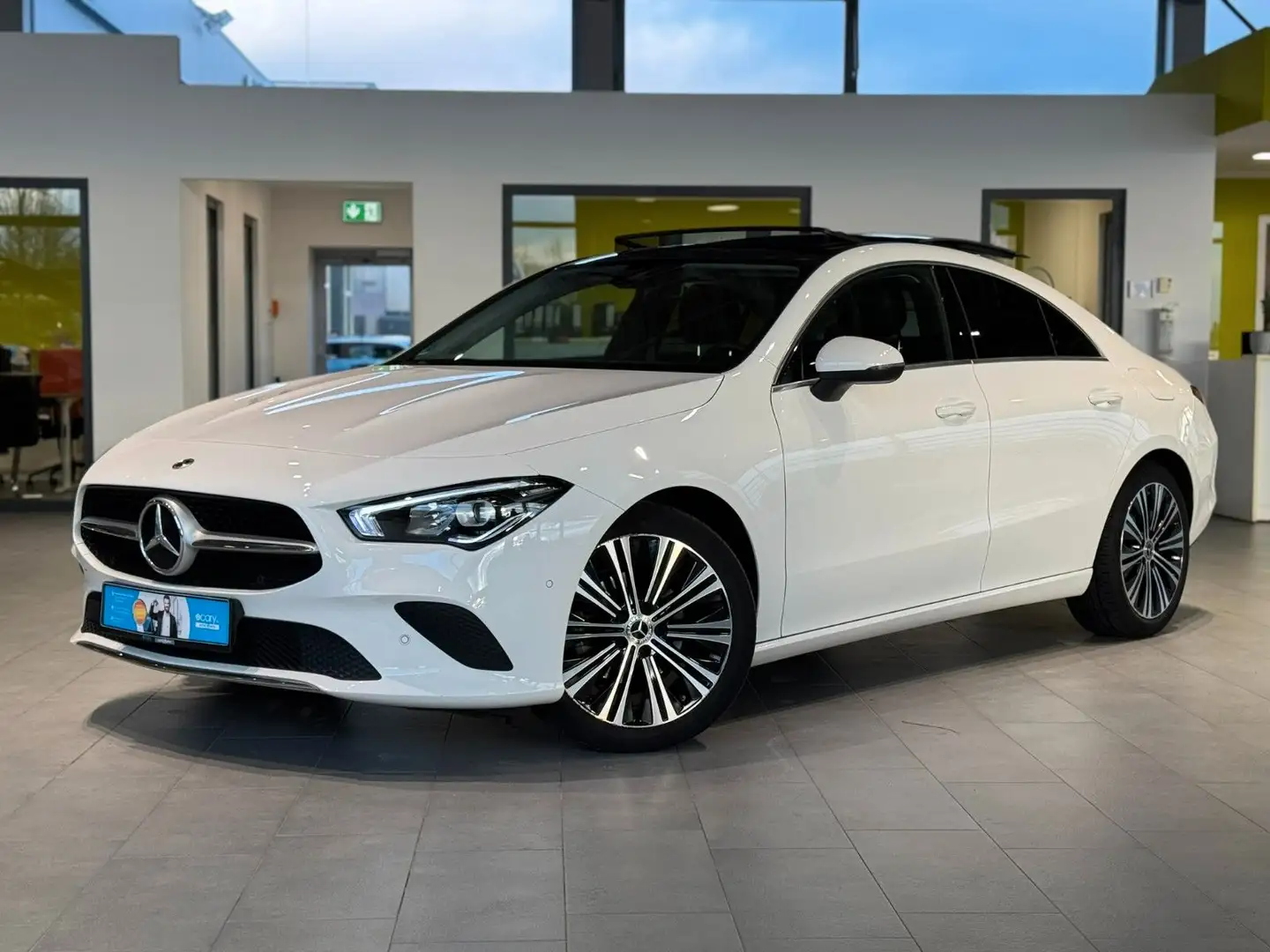 Mercedes-Benz CLA 180 *Pano*Widescreen*LED*Navi*RFK*SHZ Weiß - 1