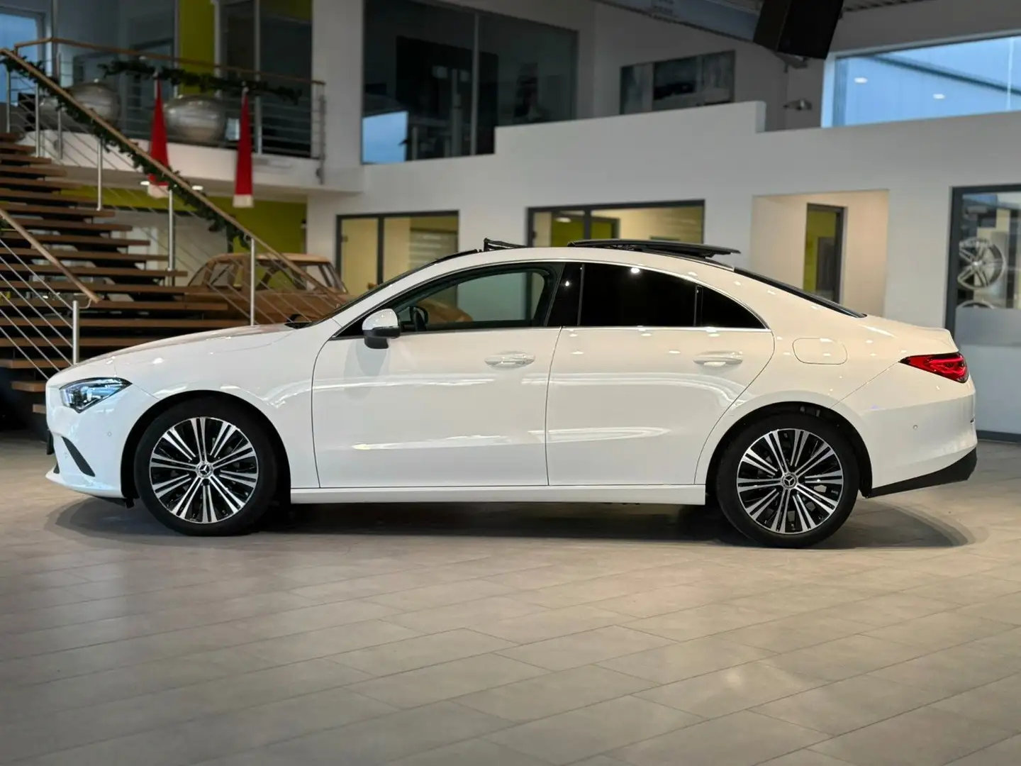 Mercedes-Benz CLA 180 *Pano*Widescreen*LED*Navi*RFK*SHZ Weiß - 2