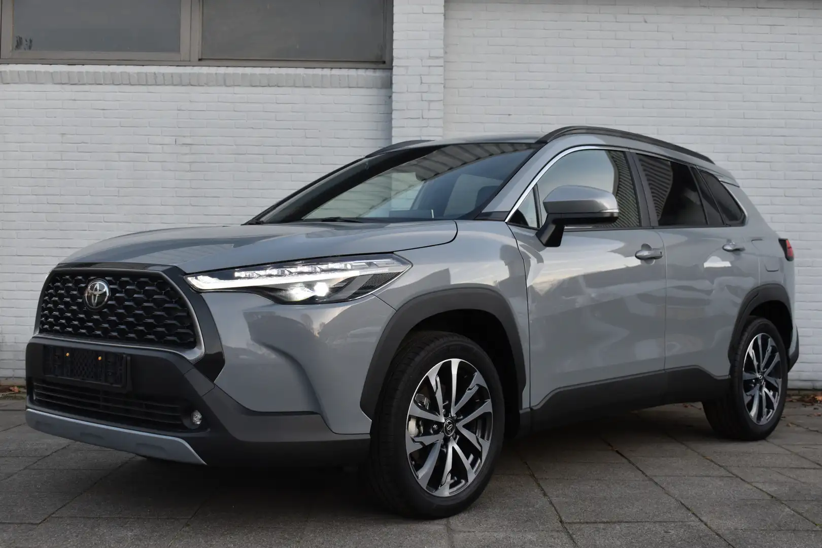Toyota Corolla Cross Hybrid 200 Style Automaat 197pk | Nieuw | Parkeers Gris - 1