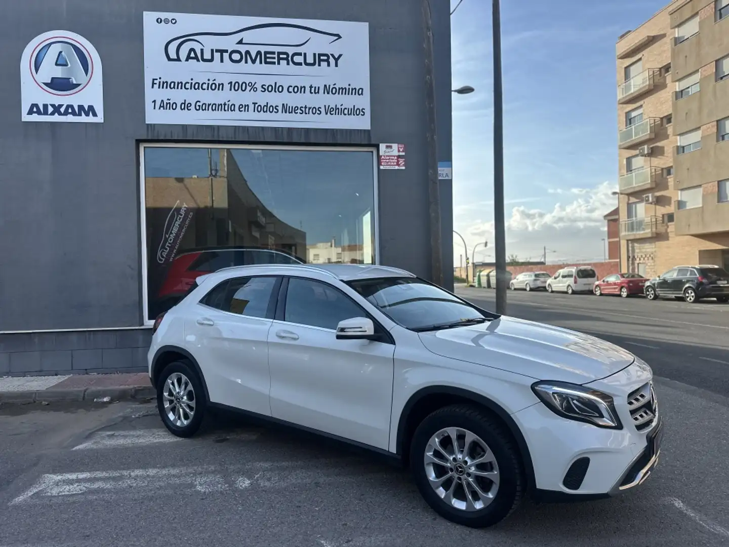 Mercedes-Benz GLA 200 200d 7G-DCT Blanc - 1