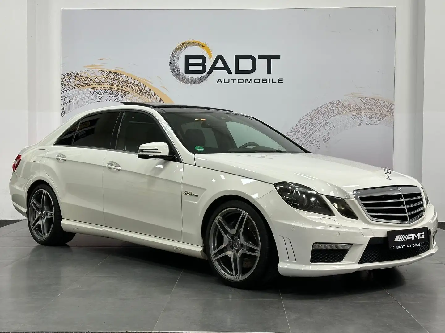 Mercedes-Benz E 63 AMG PANO Harman Kardon Keyless GO Weiß - 1