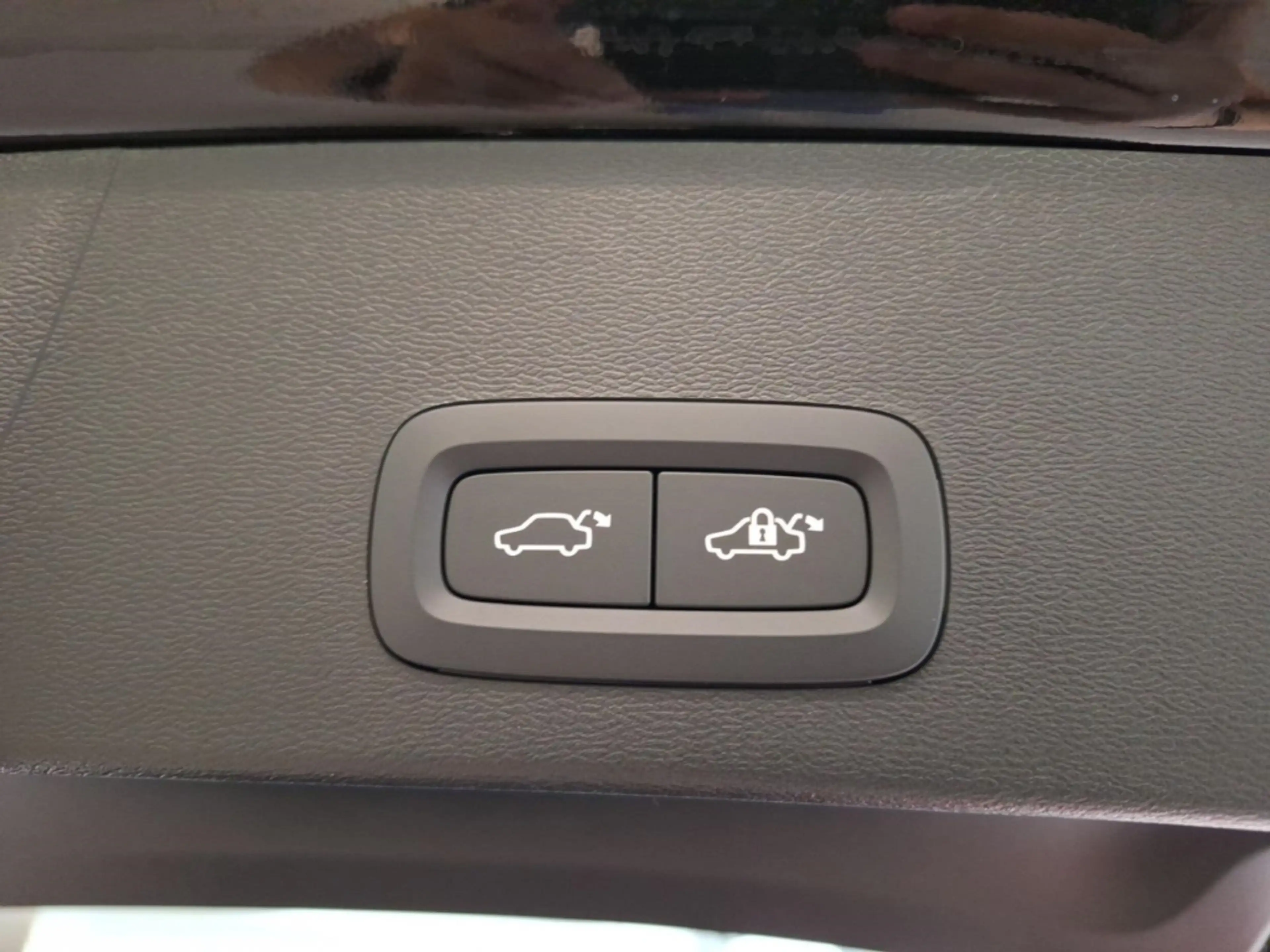 Volvo EX40 Single Motor Ext. Range Plus Dark - 360Grad ACC — photo 13
