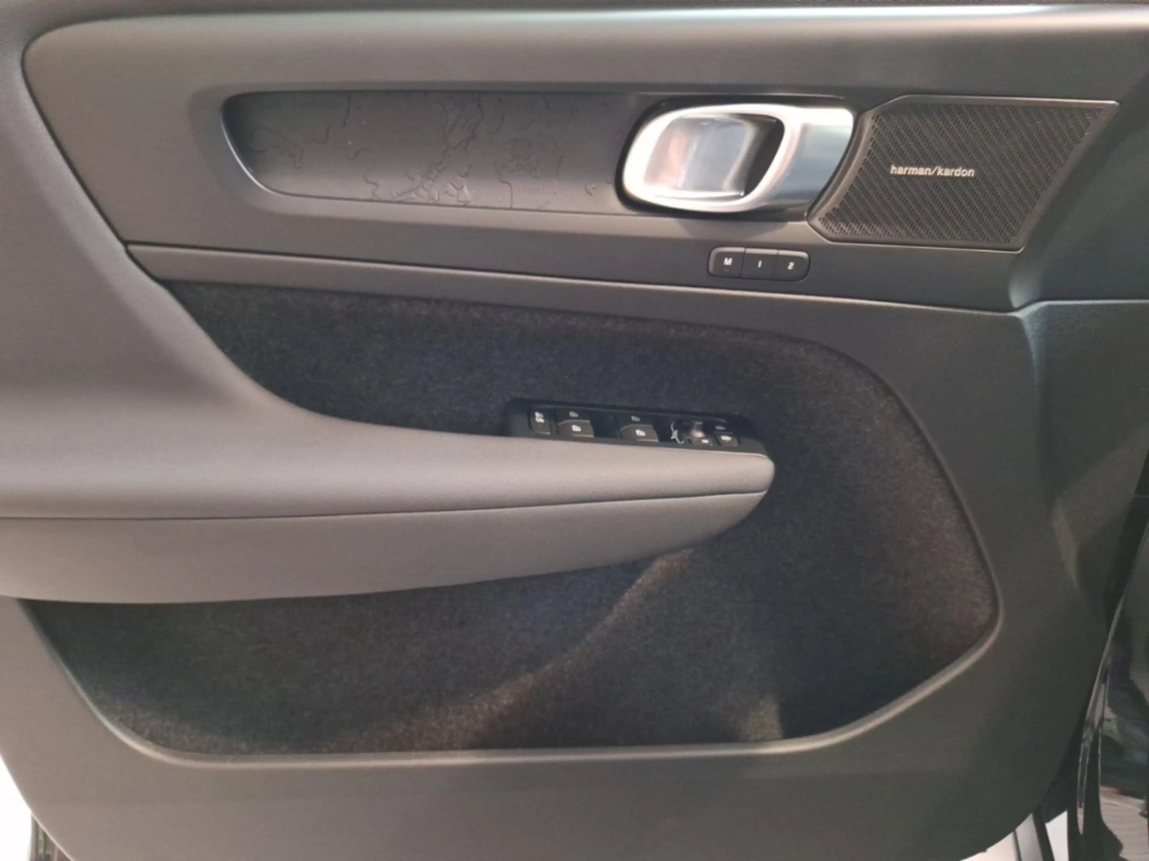 Volvo EX40 Single Motor Ext. Range Plus Dark - 360Grad ACC — photo 14