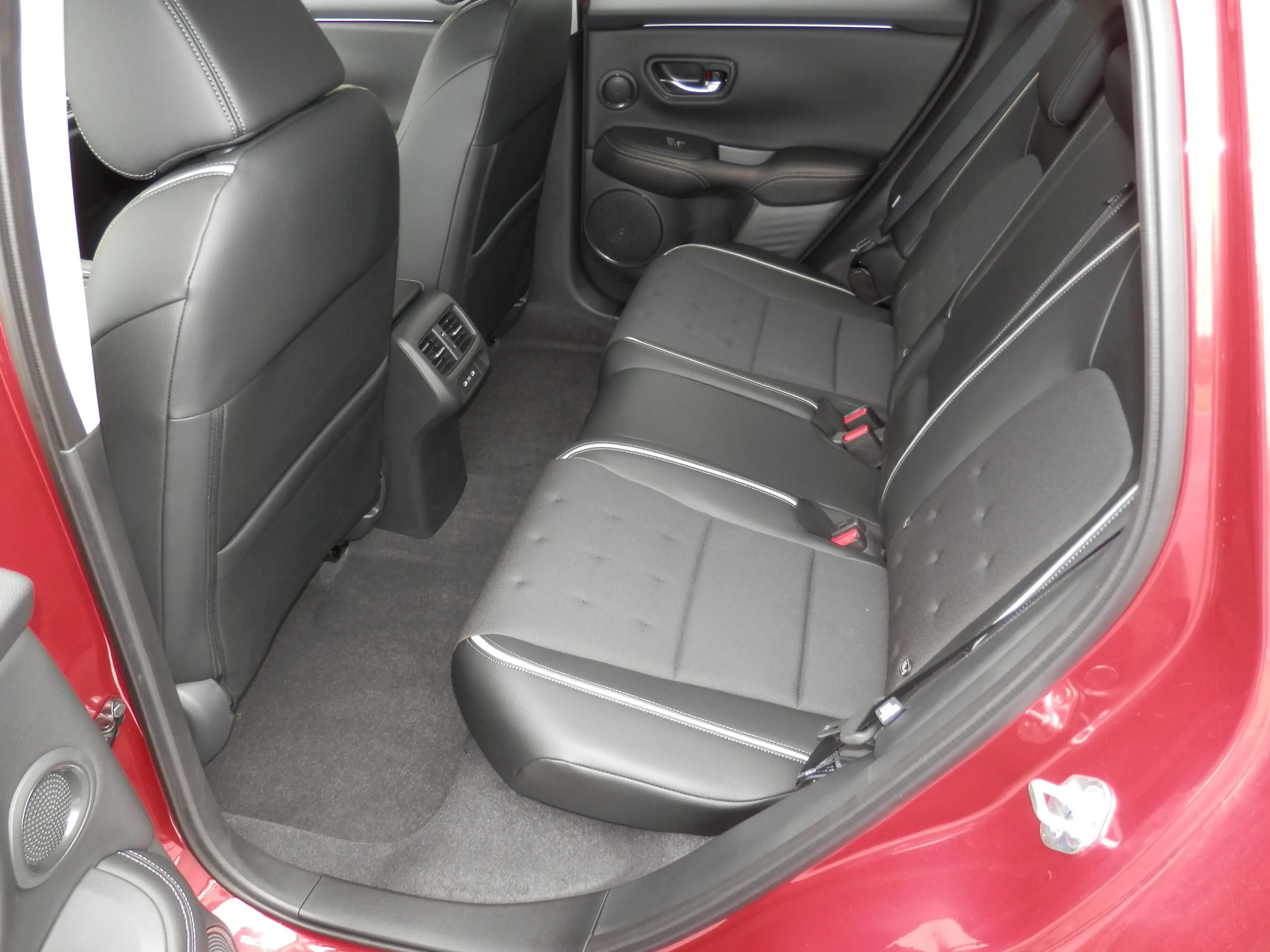 Honda ZR-V 2,0 i-MMD Hybrid Sport Aut. — photo 11