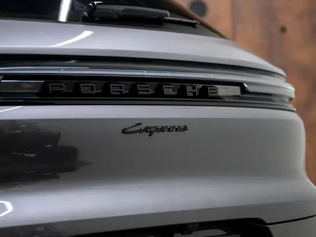 Porsche Cayenne view 14