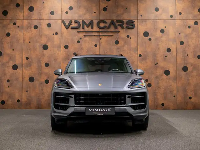 Porsche Cayenne view 8