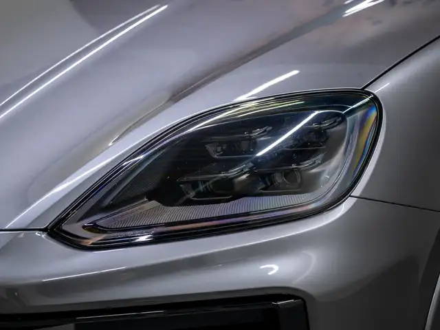 Porsche Cayenne view 9