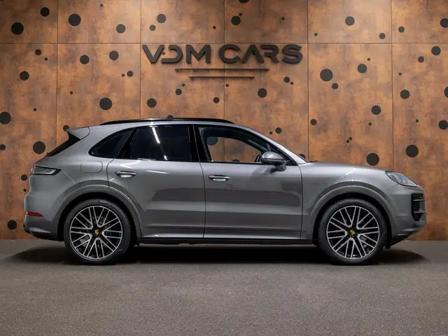 Porsche Cayenne view 6