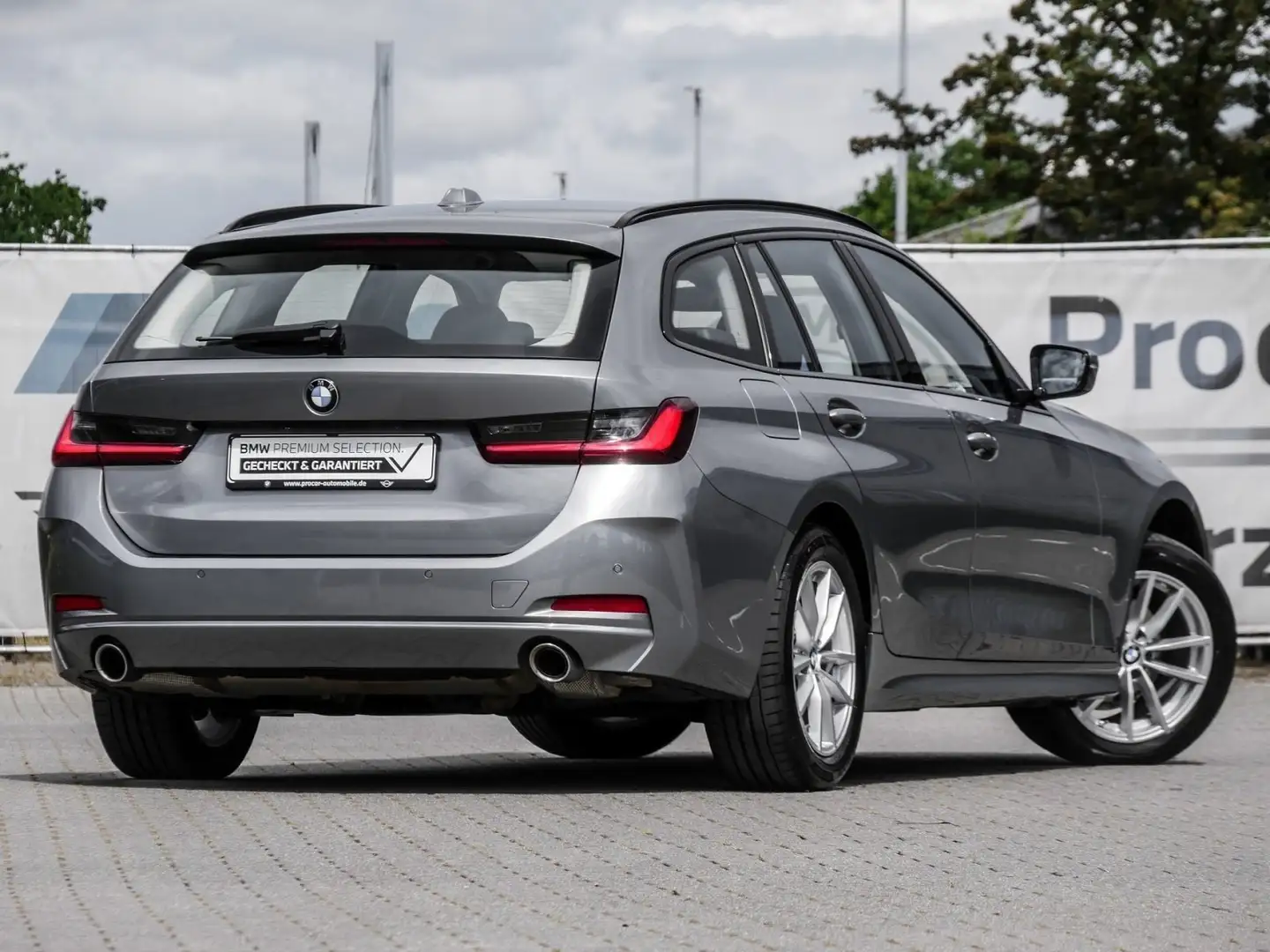 BMW 318 i TOURING+LED+MEMORY+PDC+SHZ Grijs - 2