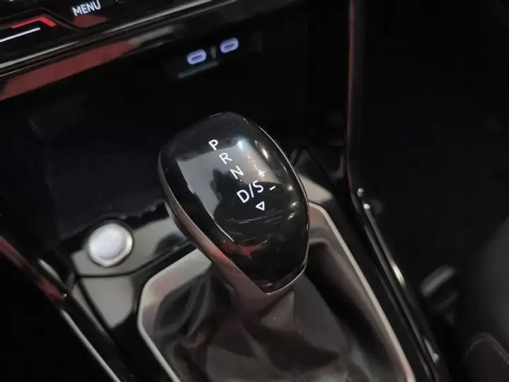 Volkswagen T-Roc 2022, foto 24
