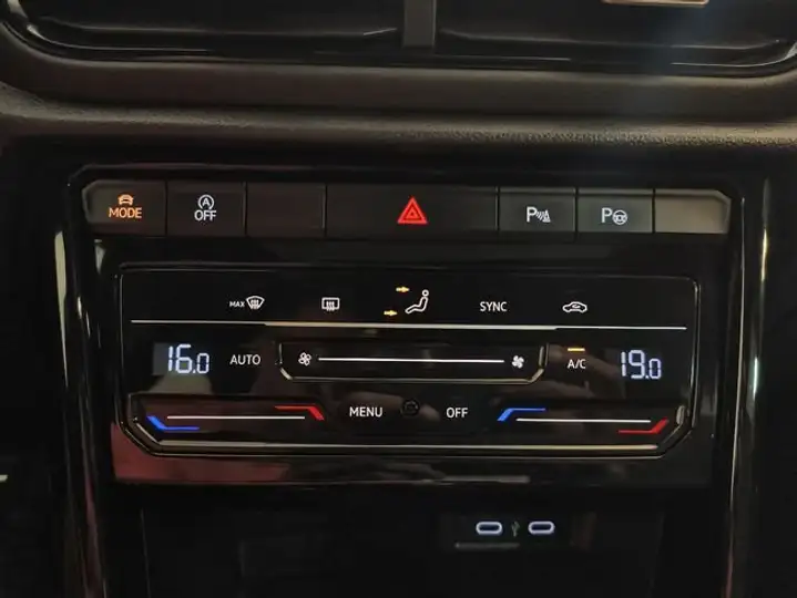 Volkswagen T-Roc 2022, foto 22