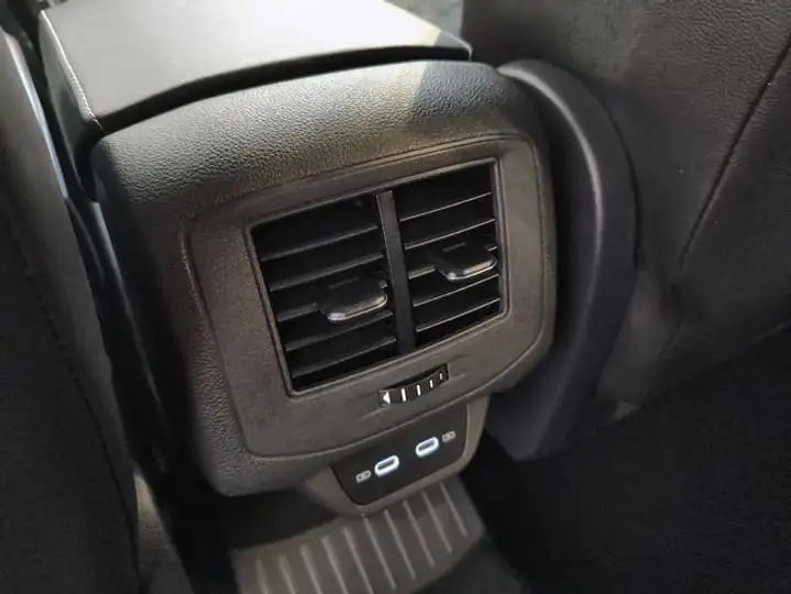 Volkswagen T-Roc 2022, foto 27