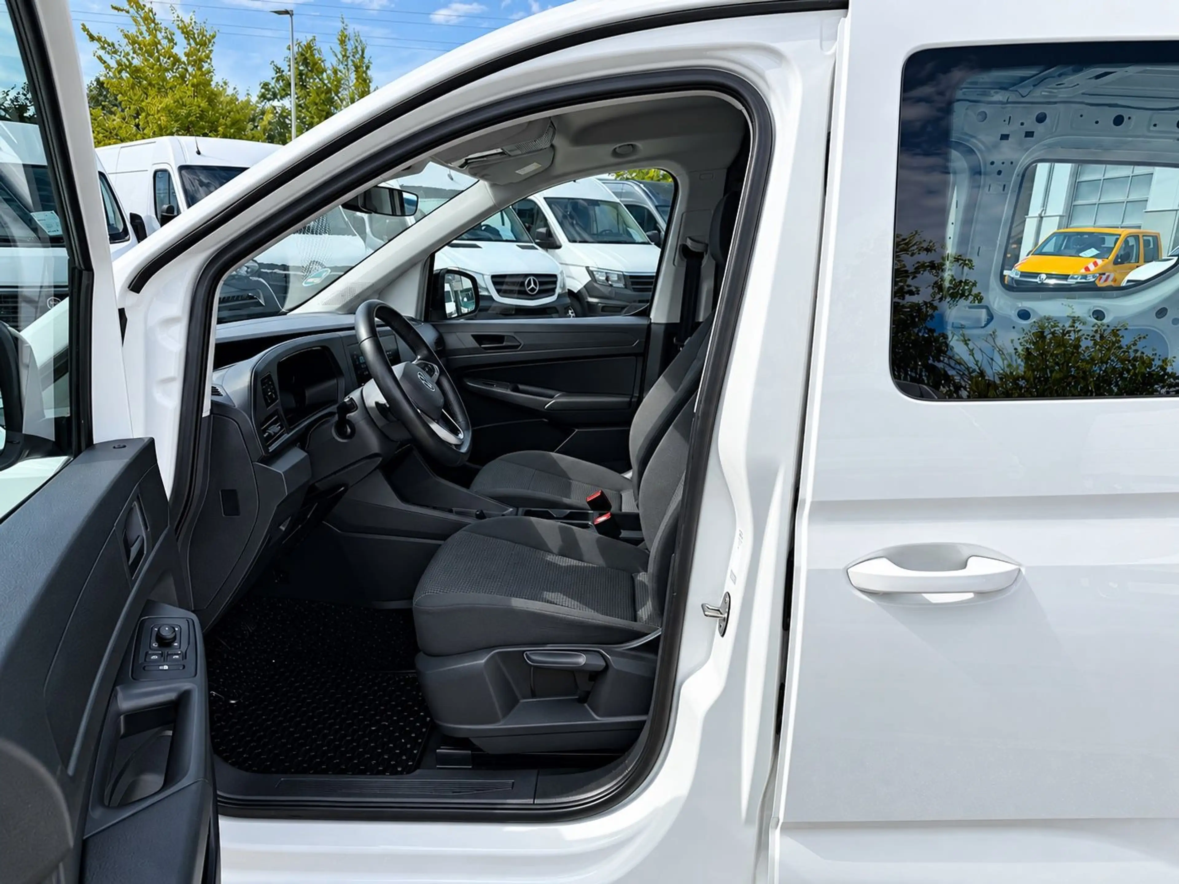 Volkswagen Caddy Cargo DSG KLIMA NAVI ACC STDHZ 1HAND SHZ — photo 7
