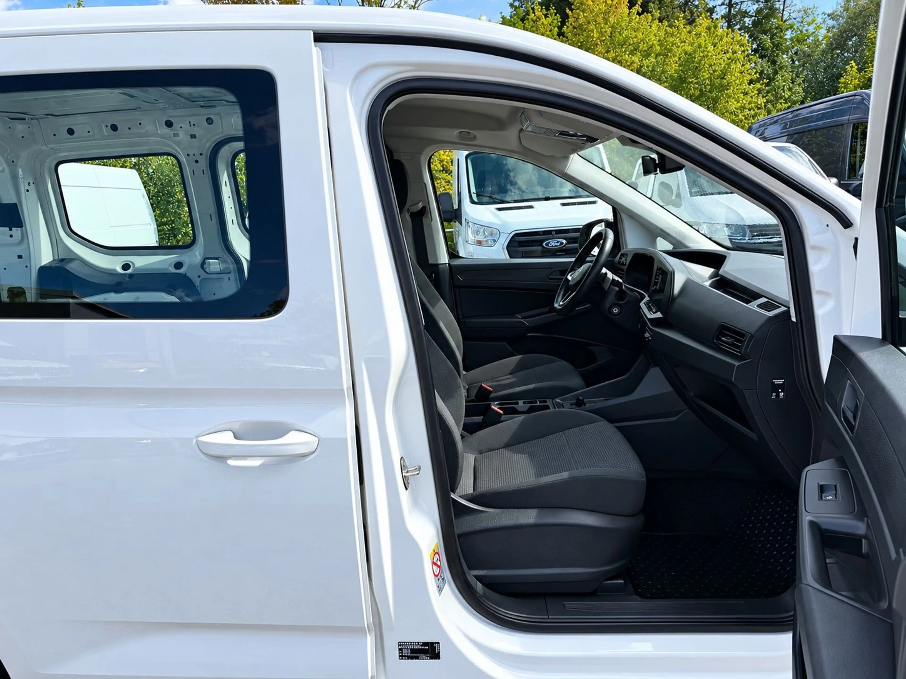 Volkswagen Caddy Cargo DSG KLIMA NAVI ACC STDHZ 1HAND SHZ — photo 8