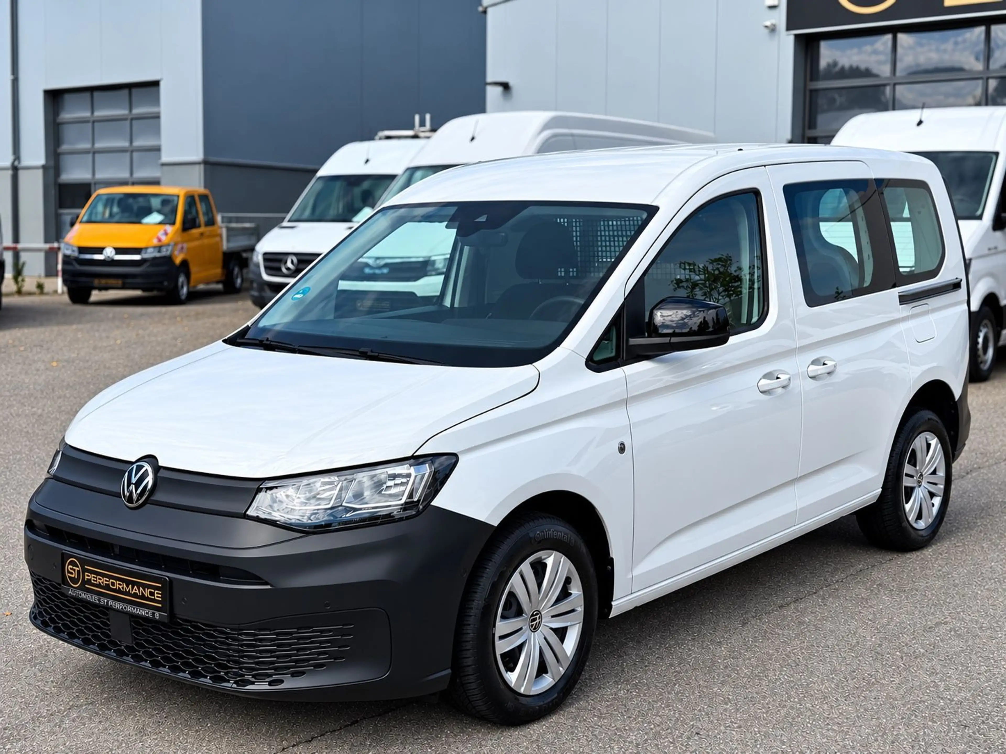 Volkswagen Caddy Cargo DSG KLIMA NAVI ACC STDHZ 1HAND SHZ