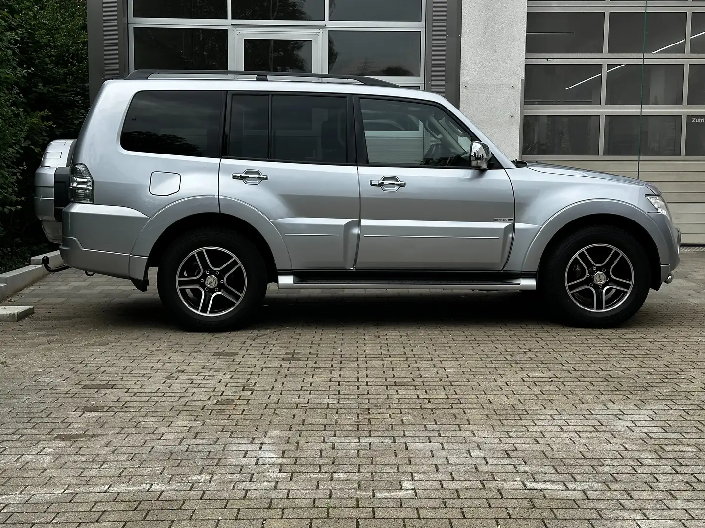 Mitsubishi Pajero 3.2 DI-D Edition 30 (5-trg.) Argent - 2