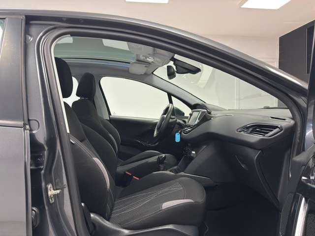 Peugeot 208 — photo 12