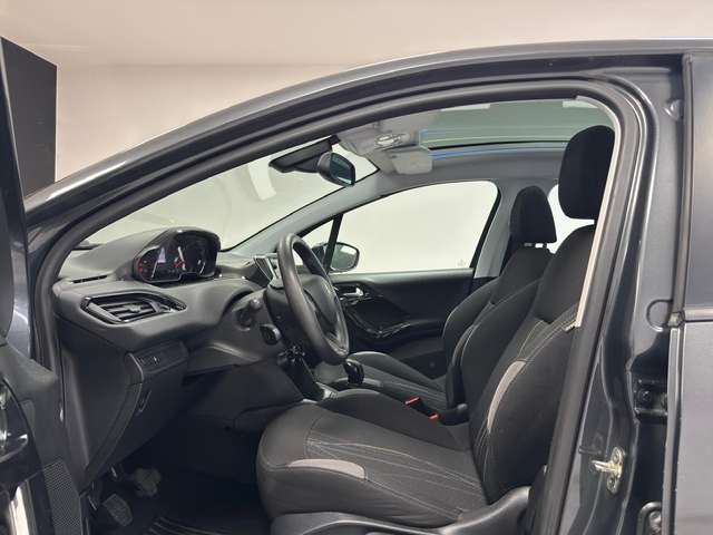 Peugeot 208 — photo 11