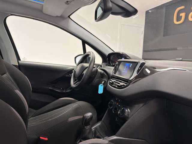 Peugeot 208 — photo 13