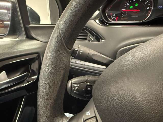 Peugeot 208 — photo 16