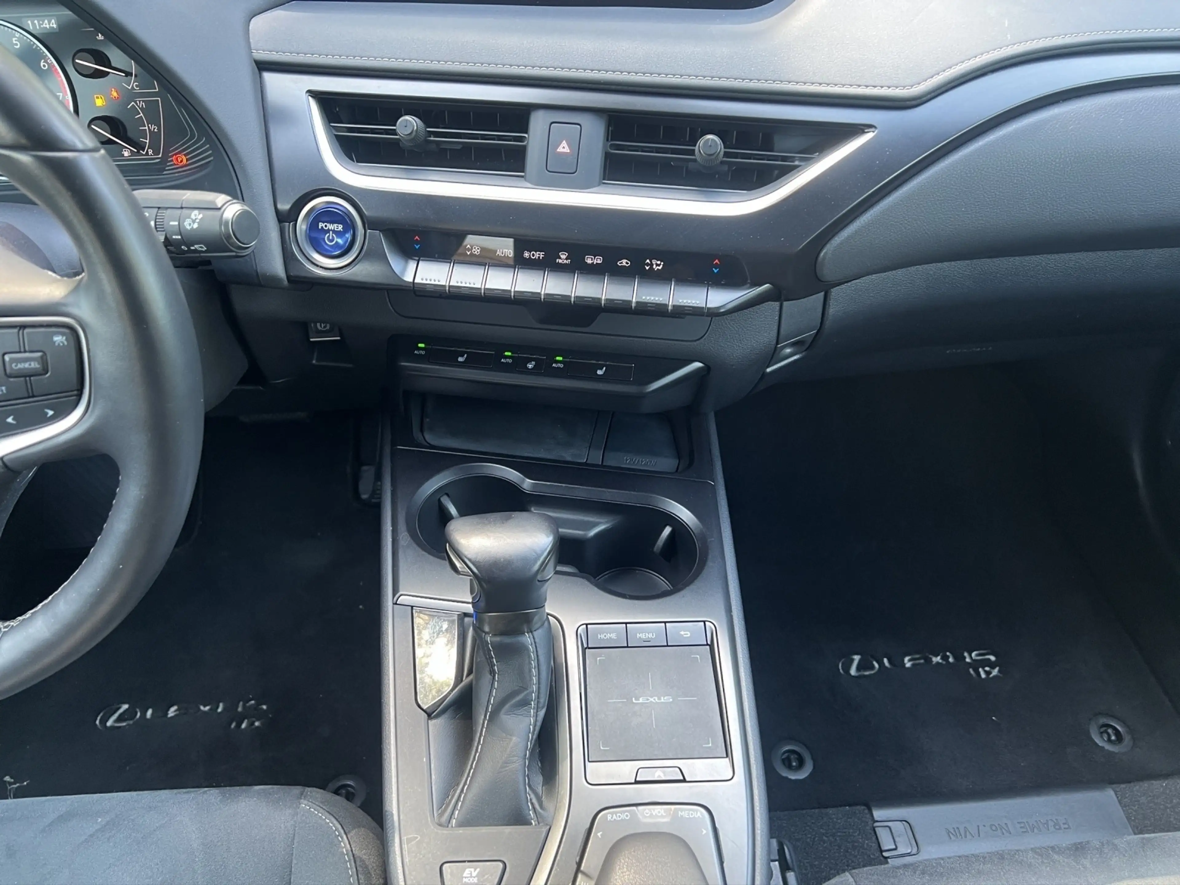 Lexus UX 250h 250h+STYLE+ — photo 14