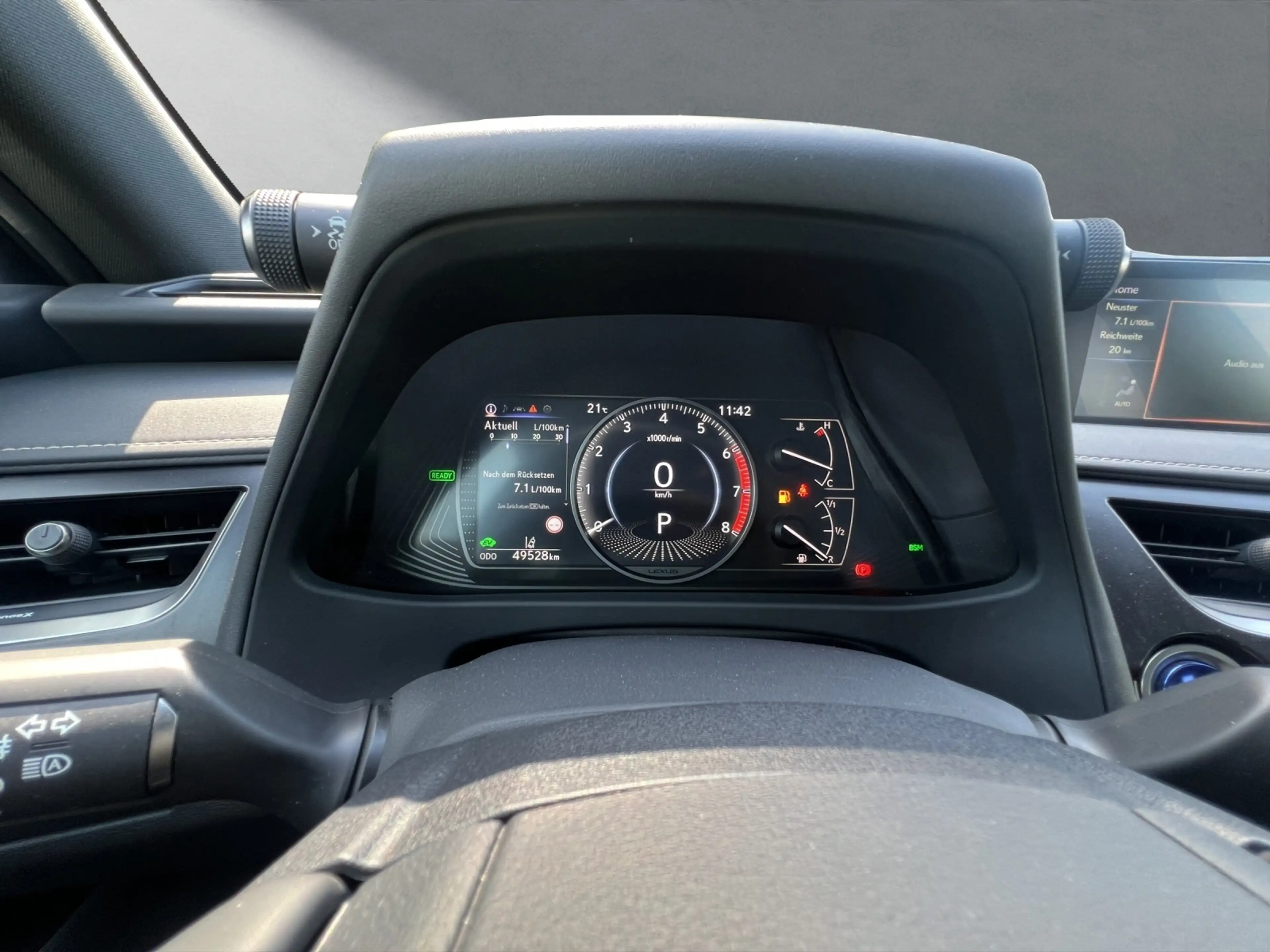 Lexus UX 250h 250h+STYLE+ — photo 11