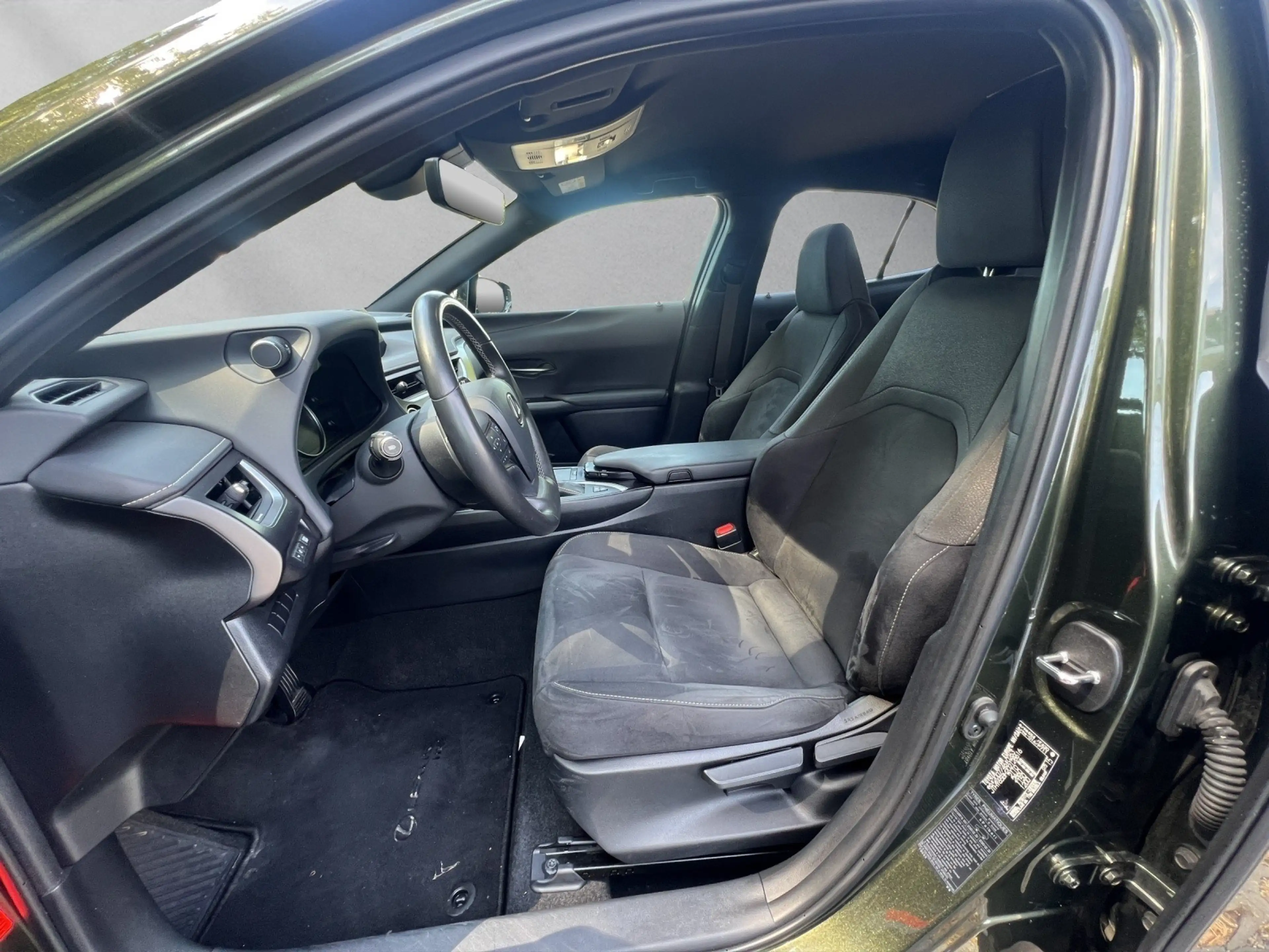 Lexus UX 250h 250h+STYLE+ — photo 9
