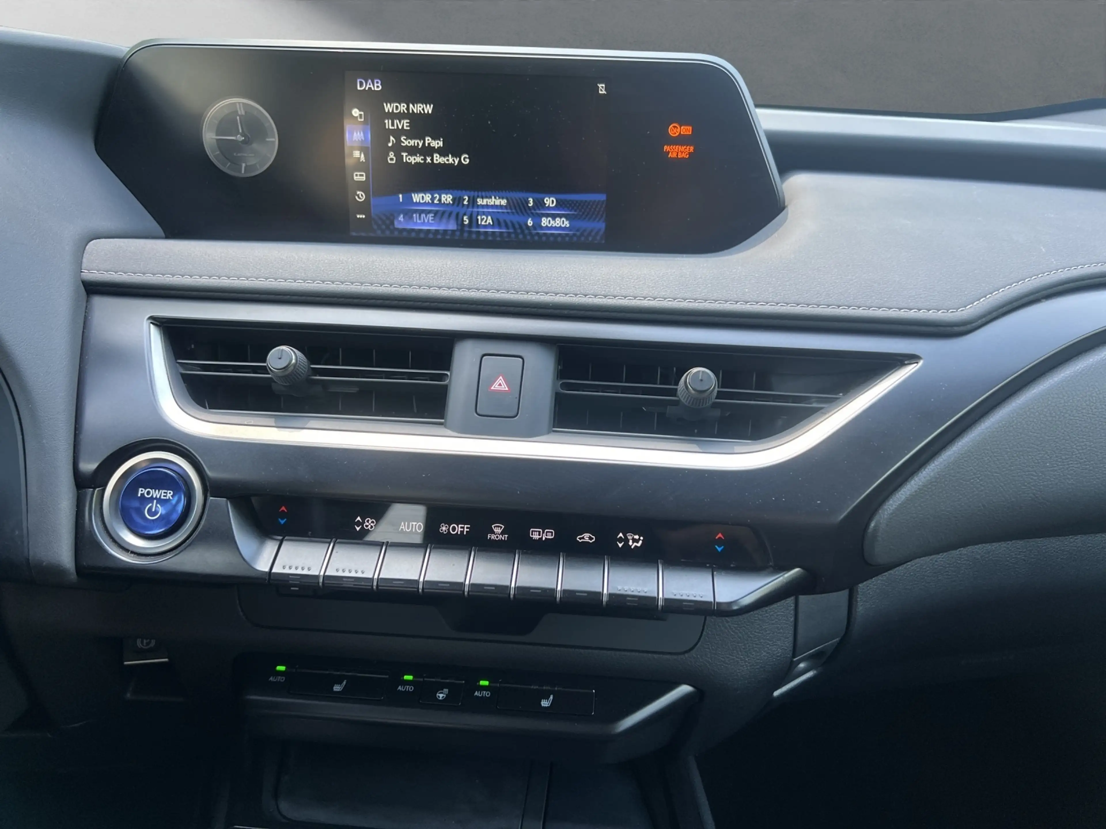 Lexus UX 250h 250h+STYLE+ — photo 15