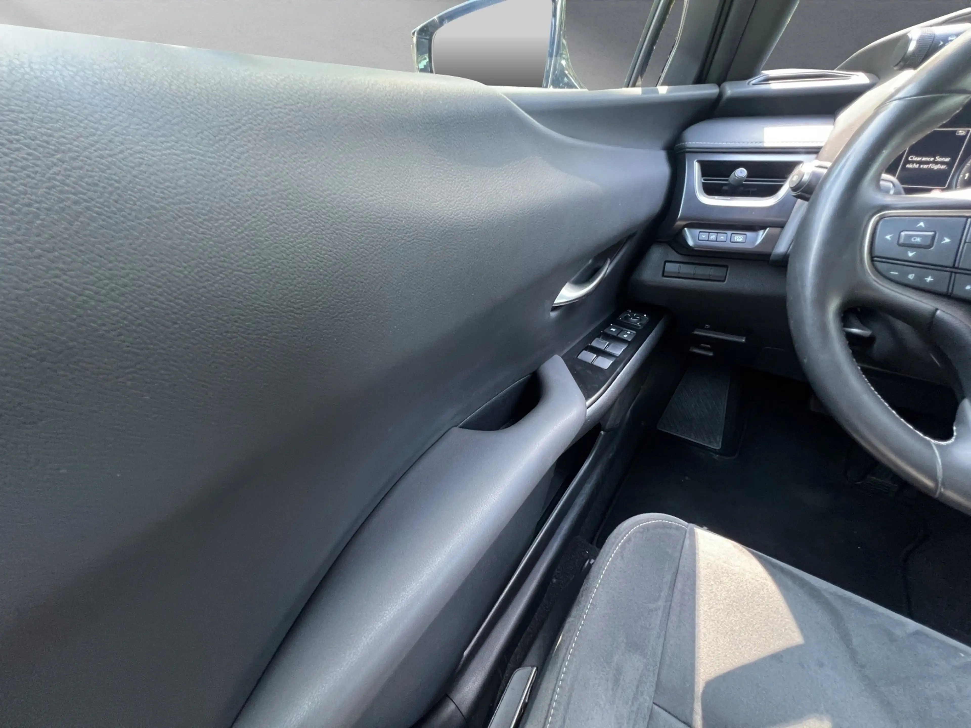 Lexus UX 250h 250h+STYLE+ — photo 12