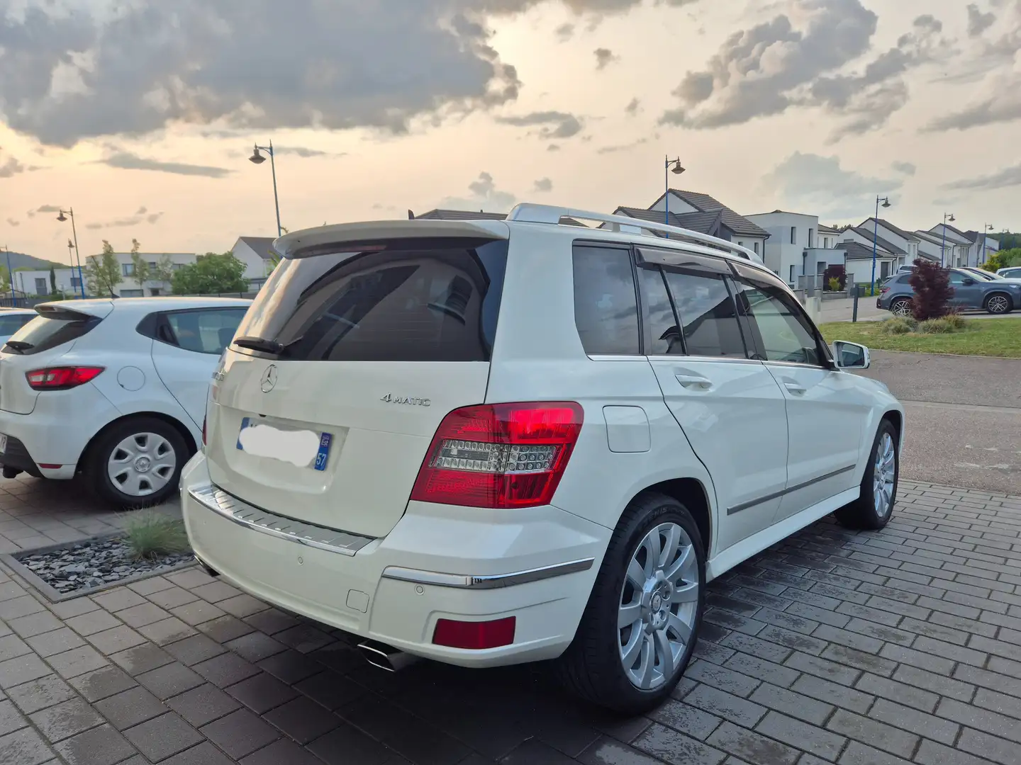 Mercedes-Benz GLK 300 GLK 300 4Matic 7G-TRONIC SPORT EDITION Biały - 2