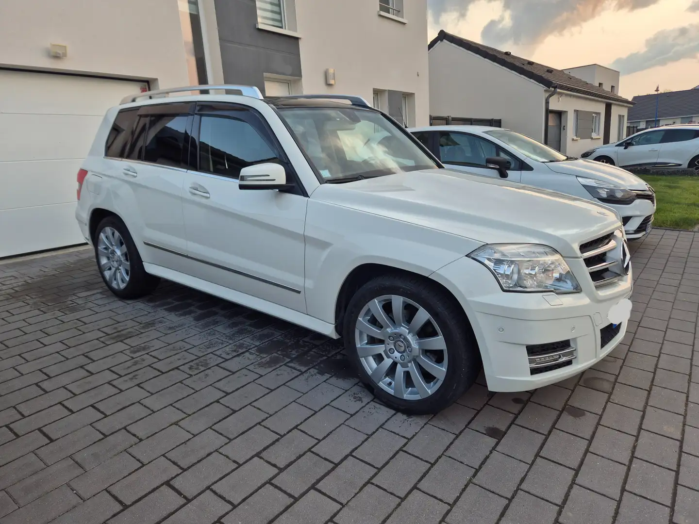 Mercedes-Benz GLK 300 GLK 300 4Matic 7G-TRONIC SPORT EDITION Biały - 1