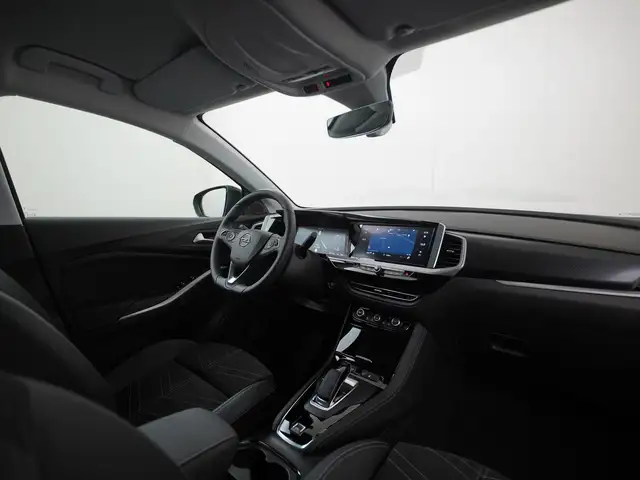 Opel Grandland view 2