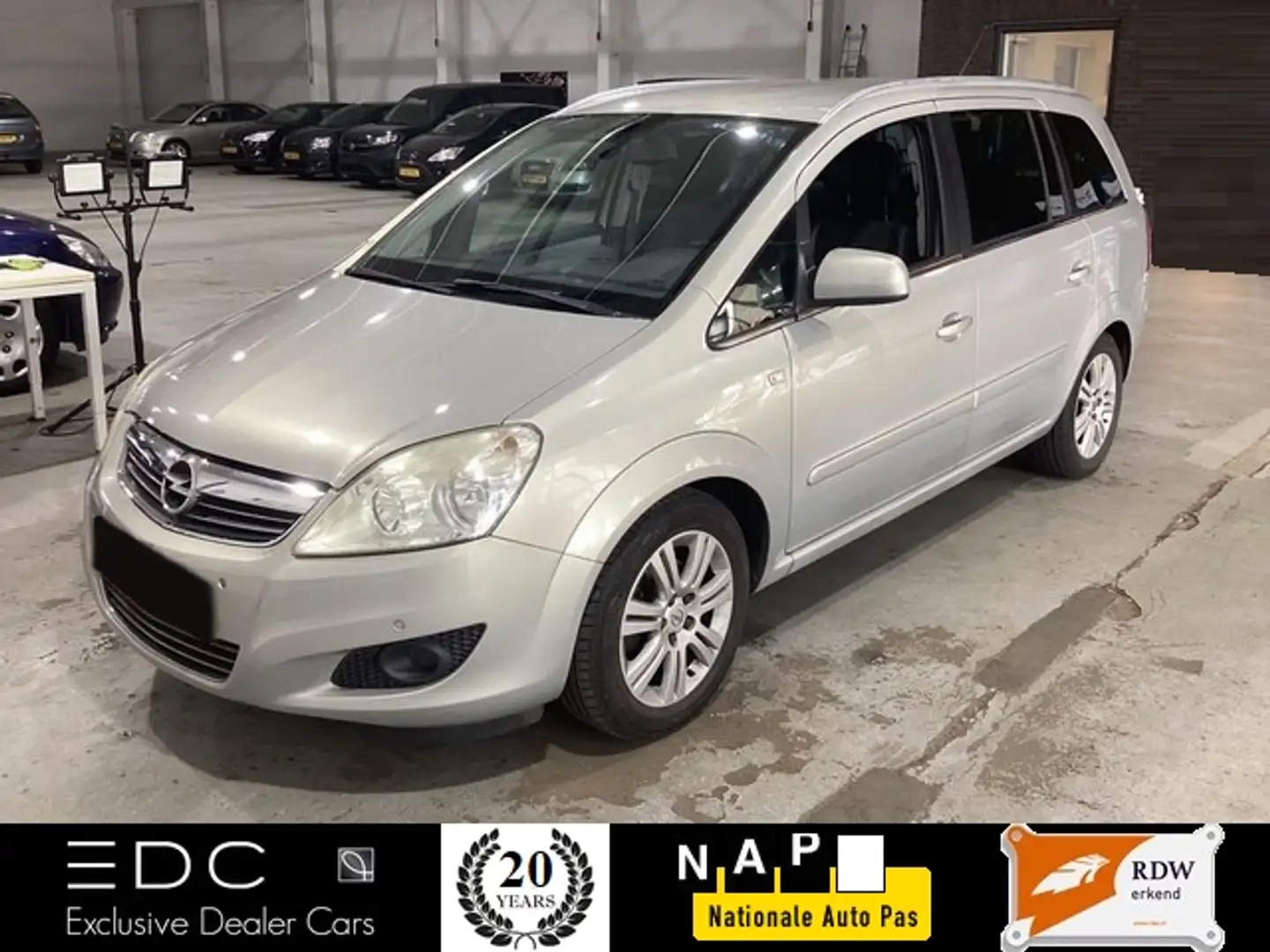 Opel Zafira 1.8 Cosmo Navi | PDC | Cruise | Climate Control | Grijs - 1
