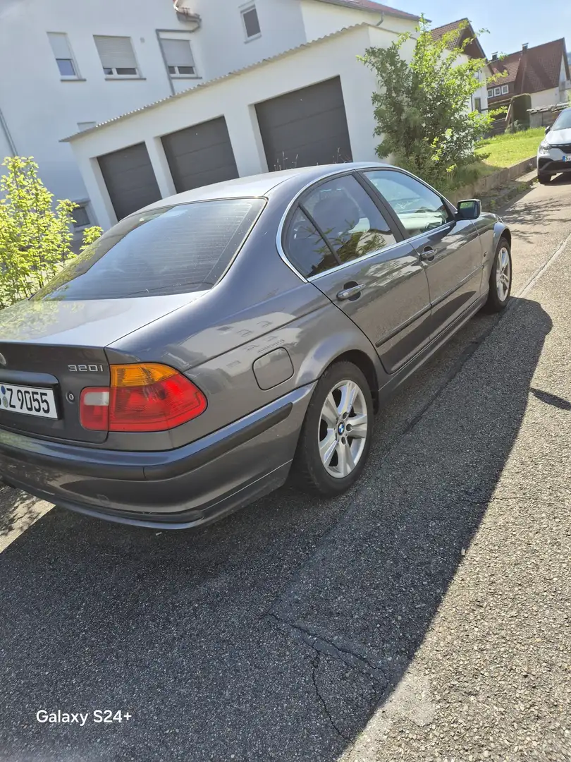 BMW 320 320i Grau - 1